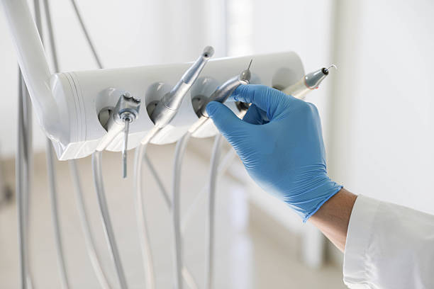 Professional Emergency Dentist technician working in Petersburg, IL